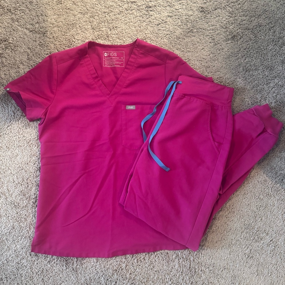 Figs Raspberry Scrub Ensemble